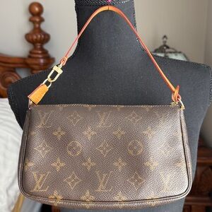 Louis Vuitton Pochette. Classic Brown Monogram Shoulder Bag